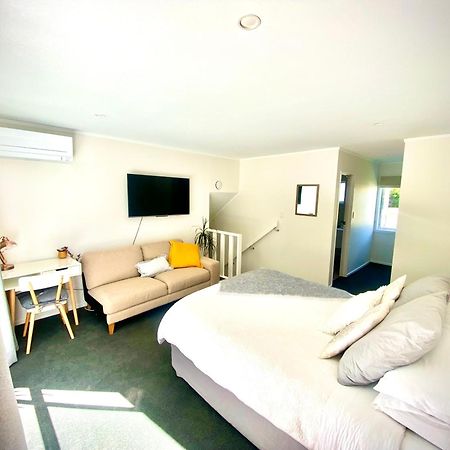 2 Mile Bay Guesthouse Taupo Bagian luar foto
