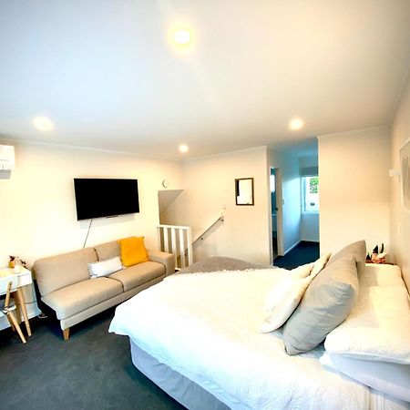 2 Mile Bay Guesthouse Taupo Bagian luar foto