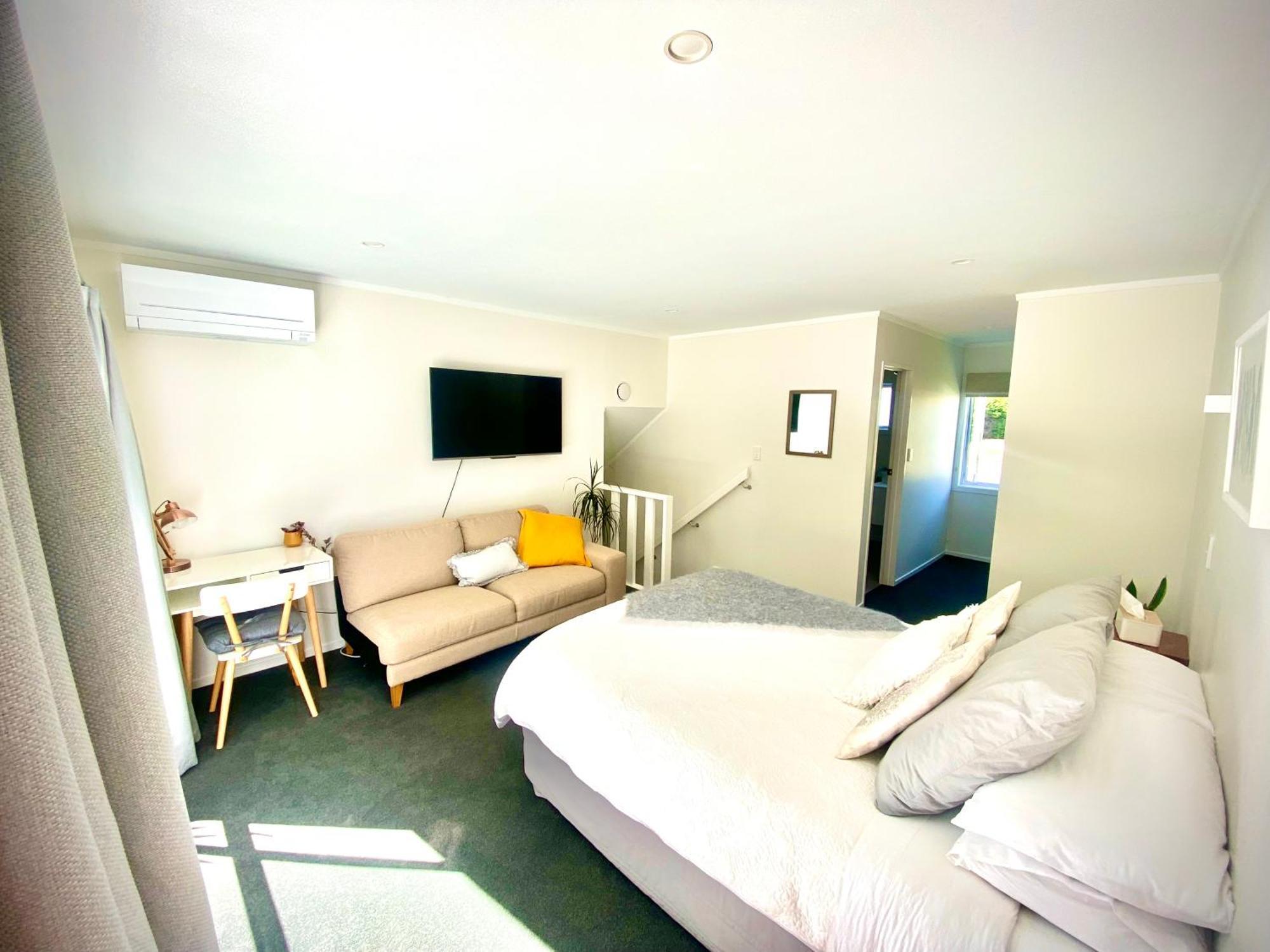 2 Mile Bay Guesthouse Taupo Bagian luar foto