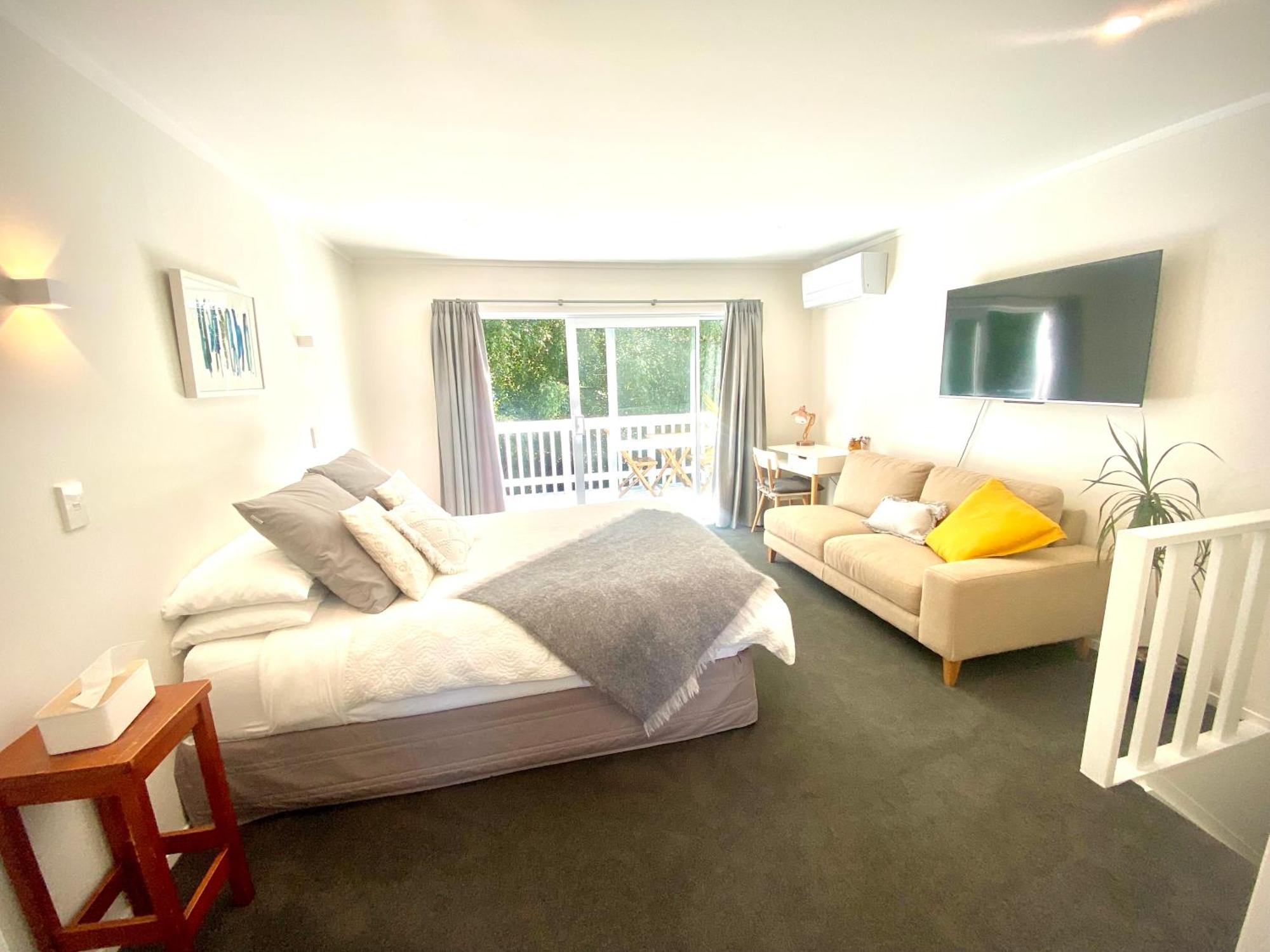 2 Mile Bay Guesthouse Taupo Bagian luar foto