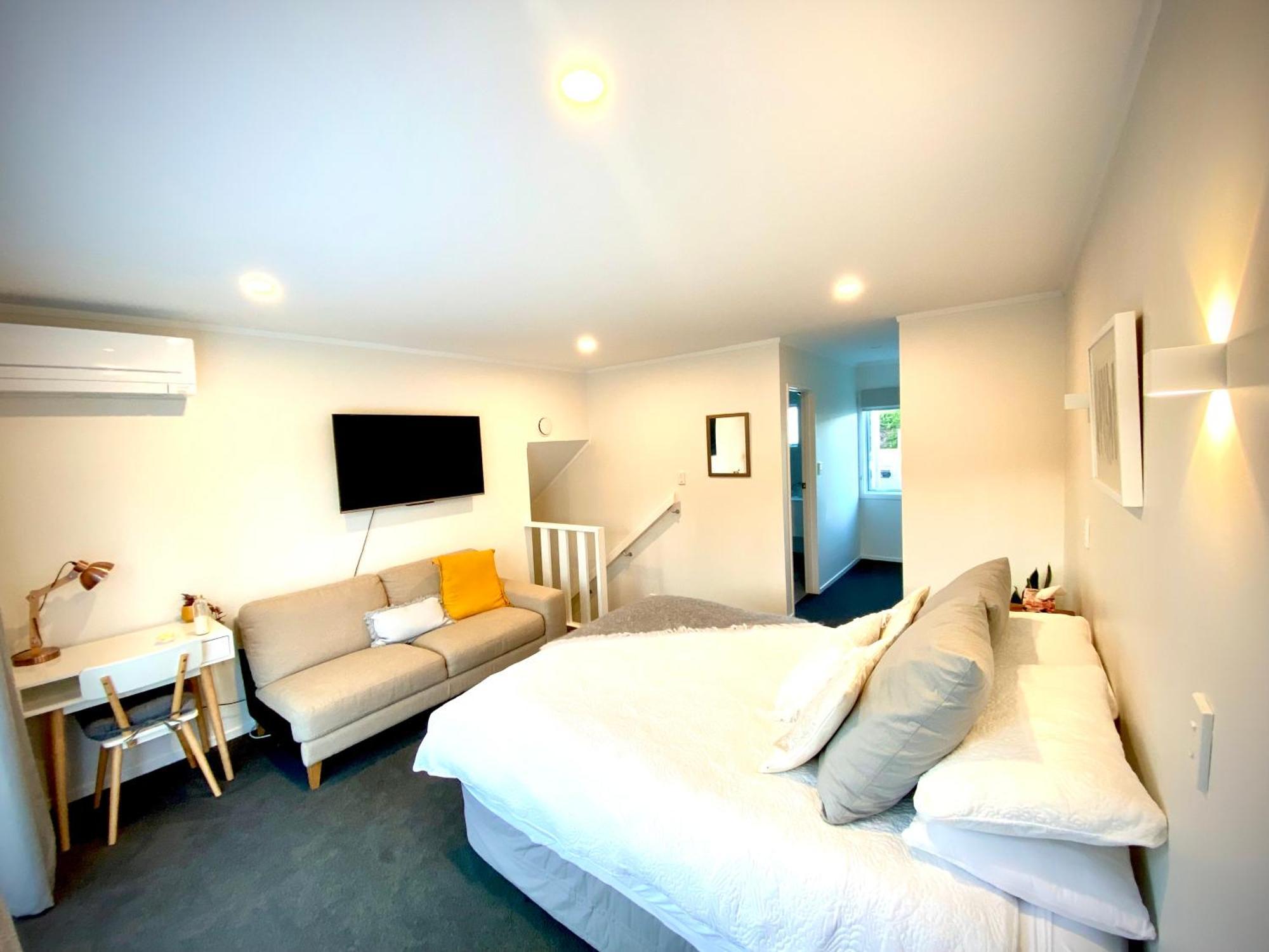 2 Mile Bay Guesthouse Taupo Bagian luar foto