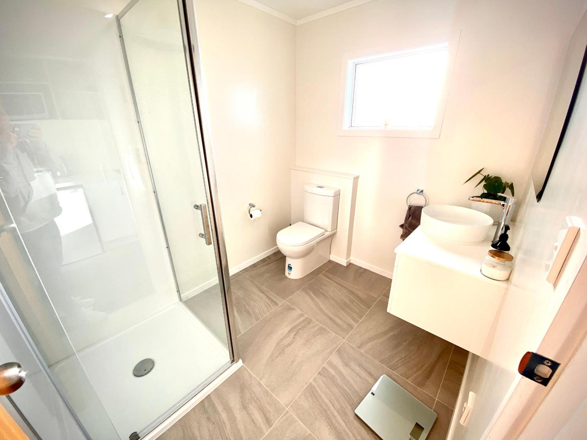 2 Mile Bay Guesthouse Taupo Bagian luar foto